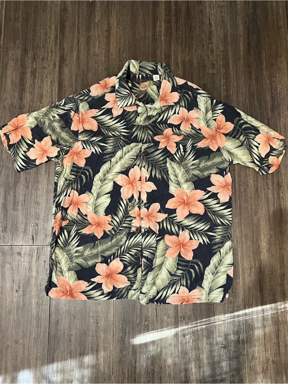 Vintage 1990 Men’s silk Caribbean black pink green Hawaiian shirt wood buttons M